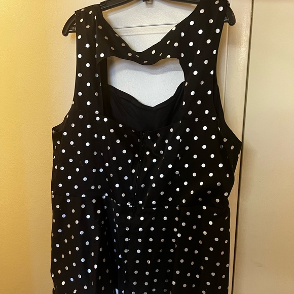 Torrid Foil Black Polka Dot Peplum Top. Size 4 - Picture 2 of 5